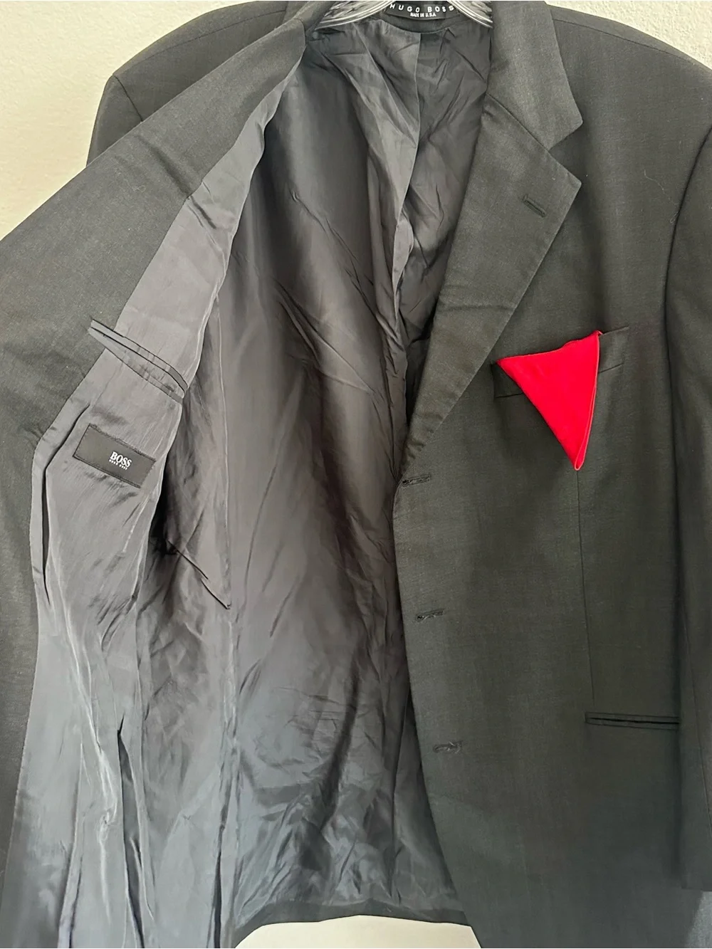 HUGO Black Single-Breasted Blazer with Red Pocket Square Size: 42R